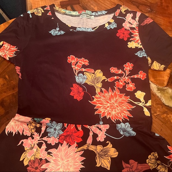 HUHOT Size M Black Floral Flare Dress - Picture 3 of 10